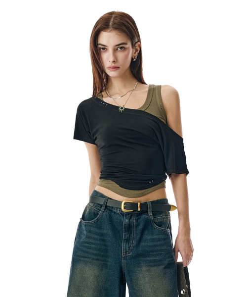 SECONDMONO（セカンドモノローグ）の「Layered Off-Shoulder Set [BLACK]_SEWTS021BLACK（Tシャツ/カットソー・レディース・その他・FREE）」の3枚目の写真