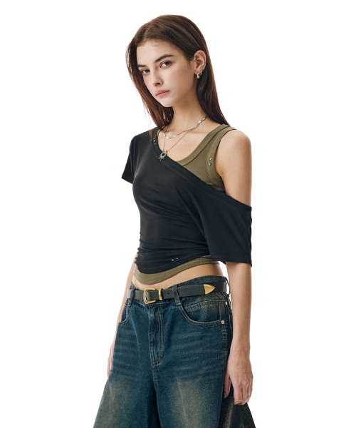SECONDMONO（セカンドモノローグ）の「Layered Off-Shoulder Set [BLACK]_SEWTS021BLACK（Tシャツ/カットソー・レディース・その他・FREE）」の4枚目の写真