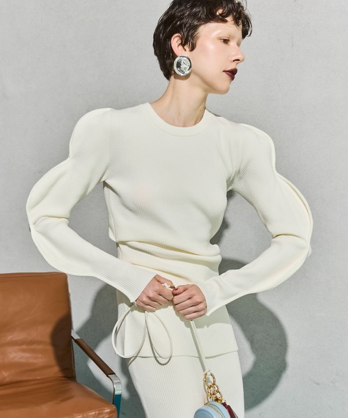OMMO(オーエムエムオー)の「SCALLOP KNIT TOP(ニット/セーター・レディース・ホワイト/グレー/ブラック・36/38)」の1枚目の写真