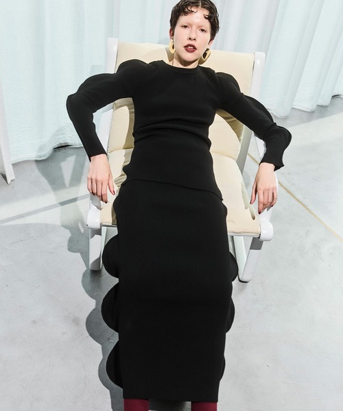 OMMO(オーエムエムオー)の「SCALLOP KNIT TOP(ニット/セーター・レディース・ホワイト/グレー/ブラック・36/38)」の5枚目の写真