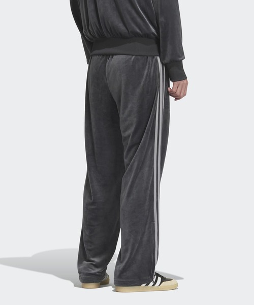 adidas(アディダス)の「FB TPベロア / ファイヤーバード トラックパンツ ベロア / ジャージ / アディダスオリジナルス adidas Originals(その他パンツ・メンズ・グレー・XX-LARGE/XX-SMALL/3XL/LARGE/MEDIUM/SMALL/X-LARGE/X-SMALL)」の2枚目の写真