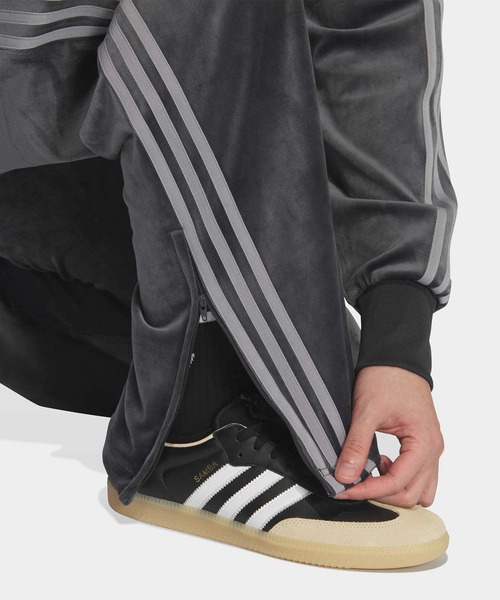 adidas(アディダス)の「FB TPベロア / ファイヤーバード トラックパンツ ベロア / ジャージ / アディダスオリジナルス adidas Originals(その他パンツ・メンズ・グレー・XX-LARGE/XX-SMALL/3XL/LARGE/MEDIUM/SMALL/X-LARGE/X-SMALL)」の4枚目の写真