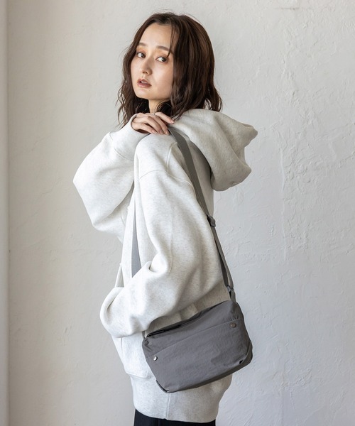 VitaFelice(ヴィータフェリーチェ)の「ナイロンミニショルダーバッグ 【軽量83g】(ショルダーバッグ・レディース・グレー/グリーン系/ブラック・FREE)」の7枚目の写真