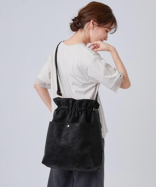 SHOO・LA・RUE(シューラルー)の「サイドリボン前ポケットショルダーバッグ(ショルダーバッグ・レディース・ボルドー/ブラック/ベージュ・00)」の4枚目の写真