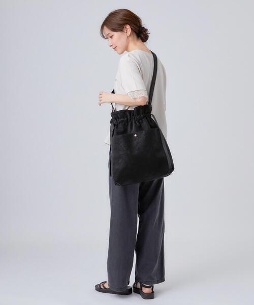 SHOO・LA・RUE(シューラルー)の「サイドリボン前ポケットショルダーバッグ(ショルダーバッグ・レディース・ボルドー/ブラック/ベージュ・00)」の5枚目の写真