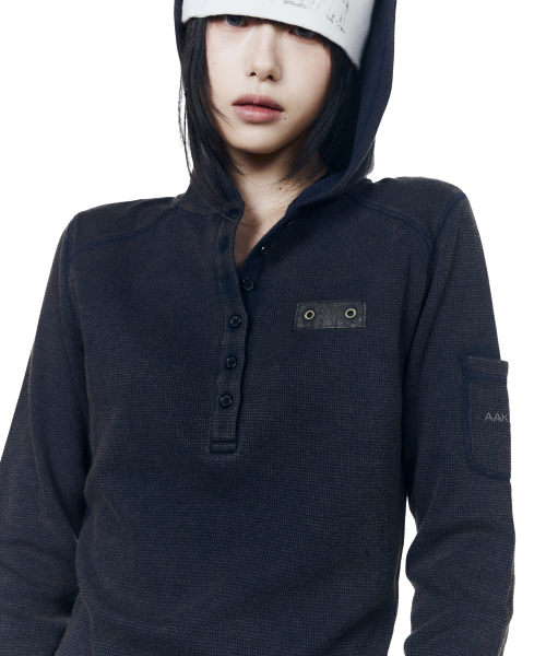 AAKAM(アーカム)の「Bleach Washed Hooded Long Sleeve (Navy)(パーカー・レディース・その他・1/2)」の5枚目の写真