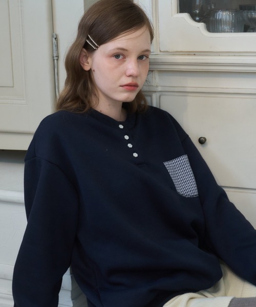Birthday room(バースデイルーム)の「フラワーボタンヘンリーネックスウェット/Floral Button Henley Sweatshirt(スウェット・レディース・グレー/ネイビー・FREE)」の2枚目の写真