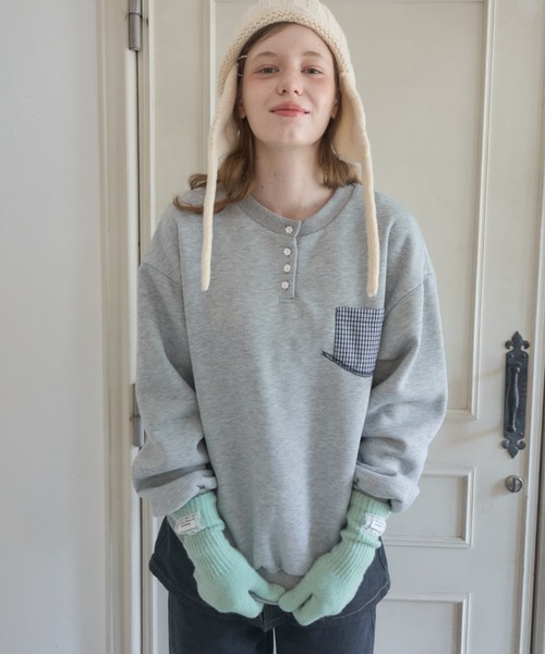 Birthday room(バースデイルーム)の「フラワーボタンヘンリーネックスウェット/Floral Button Henley Sweatshirt(スウェット・レディース・グレー/ネイビー・FREE)」の3枚目の写真
