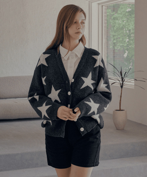 SLOWLOLLI(スローローリ)の「Star pattern knit cardigan_2 Colors(カーディガン/ボレロ・レディース・ブルー/チャコール・FREE)」の9枚目の写真