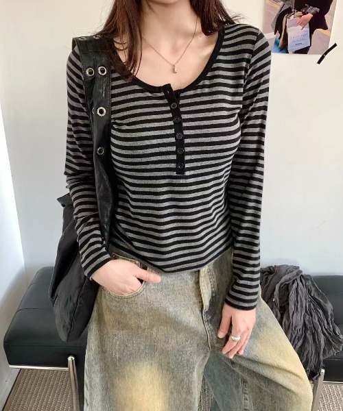 LADY LIKE(レディライク)の「【秋冬新作】ボーダー柄ヘンリーネック長袖Tシャツ(Tシャツ/カットソー・レディース・ネイビー/グレー・M)」の1枚目の写真