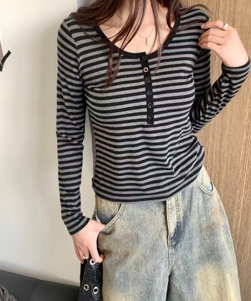 LADY LIKE(レディライク)の「【秋冬新作】ボーダー柄ヘンリーネック長袖Tシャツ(Tシャツ/カットソー・レディース・ネイビー/グレー・M)」の4枚目の写真