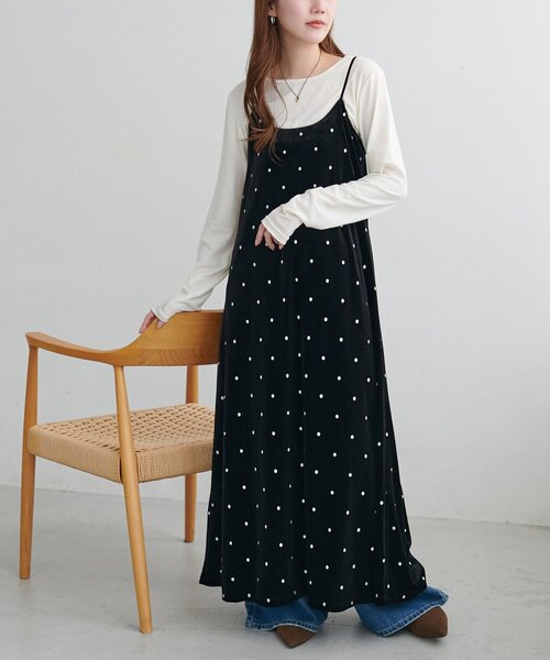 DISCOAT(ディスコート)の「ドット刺繍ベロアキャミワンピース(ワンピース・レディース・ブラック/ブラウン・FREE)」の2枚目の写真