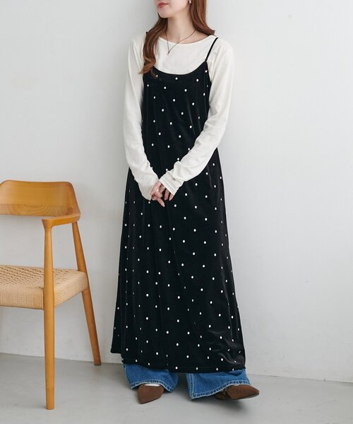 DISCOAT(ディスコート)の「ドット刺繍ベロアキャミワンピース(ワンピース・レディース・ブラック/ブラウン・FREE)」の3枚目の写真