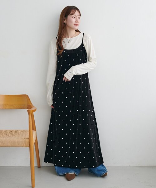 DISCOAT(ディスコート)の「ドット刺繍ベロアキャミワンピース(ワンピース・レディース・ブラック/ブラウン・FREE)」の4枚目の写真