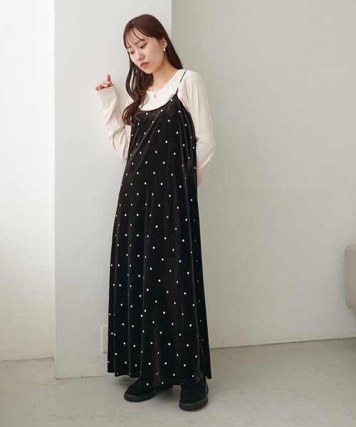 DISCOAT(ディスコート)の「ドット刺繍ベロアキャミワンピース(ワンピース・レディース・ブラック/ブラウン・FREE)」の20枚目の写真