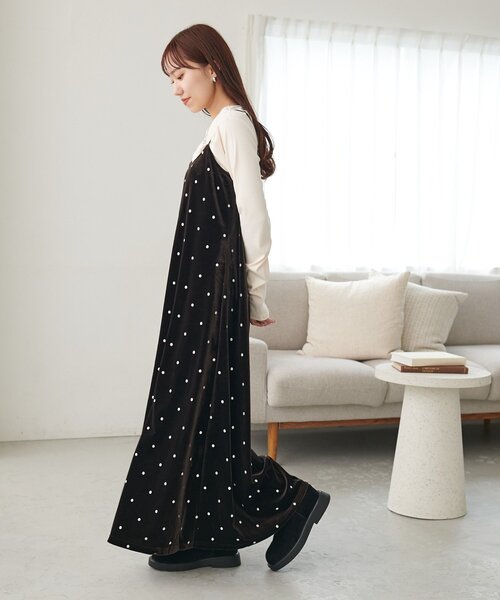 DISCOAT(ディスコート)の「ドット刺繍ベロアキャミワンピース(ワンピース・レディース・ブラック/ブラウン・FREE)」の9枚目の写真