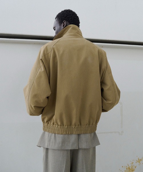 IRENISA(イレニサ)の「【irenisa/イレニサ】別注STAND COLLAR ZIP BLOUSON(ブルゾン・メンズ・ベージュ/ダークグレー・3/2)」の12枚目の写真