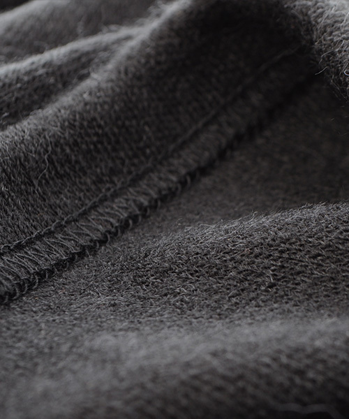 Luz Llena (philter)（ラズレナ　フィルター）の「[made in Japan][ウール混]スリットスリーブ・ニットソートップス（Tシャツ/カットソー・レディース・ブラック/カーキ/レンガ・MEDIUM）」の13枚目の写真