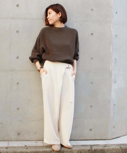 journal standard L'essage（ジャーナルスタンダードレサージュ）の「ダブルサテンフロントタックパンツ#（その他パンツ・レディース・ホワイト/キャメル/カーキ・36/38）」の4枚目の写真