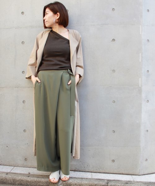 journal standard L'essage（ジャーナルスタンダードレサージュ）の「ダブルサテンフロントタックパンツ#（その他パンツ・レディース・ホワイト/キャメル/カーキ・36/38）」の5枚目の写真