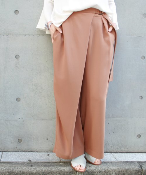 journal standard L'essage（ジャーナルスタンダードレサージュ）の「ダブルサテンフロントタックパンツ#（その他パンツ・レディース・ホワイト/キャメル/カーキ・36/38）」の17枚目の写真