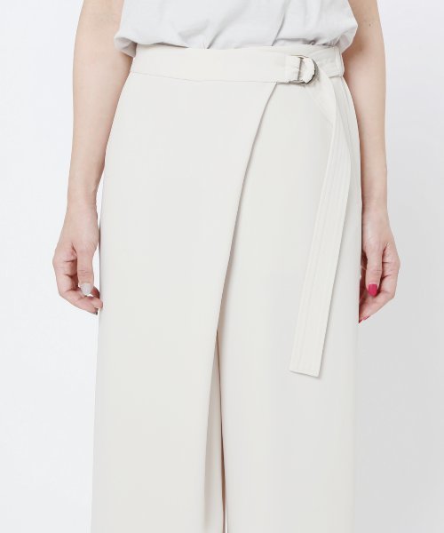 journal standard L'essage（ジャーナルスタンダードレサージュ）の「ダブルサテンフロントタックパンツ#（その他パンツ・レディース・ホワイト/キャメル/カーキ・36/38）」の9枚目の写真