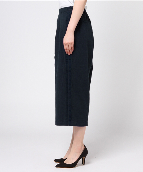 LBC（エルビーシー）の「綿麻楊柳ラインパンツ         （その他パンツ・レディース・ネイビー/ベージュ・LARGE/MEDIUM）」の8枚目の写真