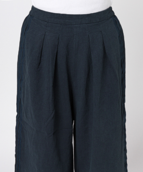 LBC（エルビーシー）の「綿麻楊柳ラインパンツ         （その他パンツ・レディース・ネイビー/ベージュ・LARGE/MEDIUM）」の3枚目の写真