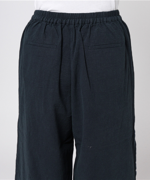 LBC（エルビーシー）の「綿麻楊柳ラインパンツ         （その他パンツ・レディース・ネイビー/ベージュ・LARGE/MEDIUM）」の4枚目の写真