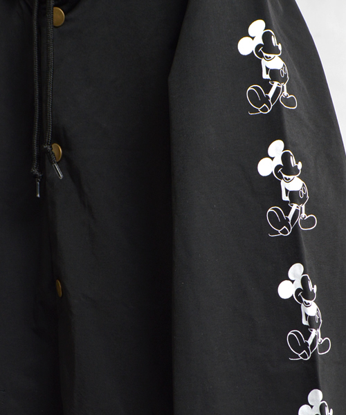 SURF/BRAND（サーフブランド）の「SURF/BRAND サーフブランド Disney（ディズニー）MICKEY ON SLEEVES COARCHES （ナイロンジャケット・メンズ・ブラック/ベージュ・S/L/M）」の3枚目の写真