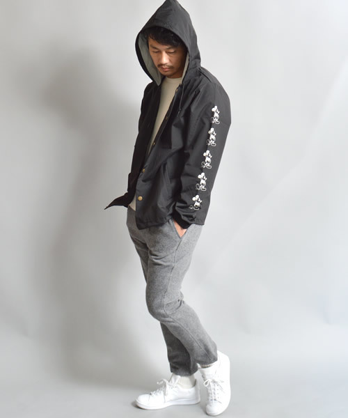 SURF/BRAND（サーフブランド）の「SURF/BRAND サーフブランド Disney（ディズニー）MICKEY ON SLEEVES COARCHES （ナイロンジャケット・メンズ・ブラック/ベージュ・S/L/M）」の11枚目の写真