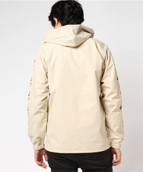 SURF/BRAND（サーフブランド）の「SURF/BRAND サーフブランド Disney（ディズニー）MICKEY ON SLEEVES COARCHES （ナイロンジャケット・メンズ・ブラック/ベージュ・S/L/M）」の7枚目の写真