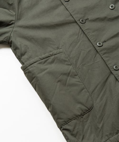 rehacer(レアセル)の「rehacer : Boa Trench Coat(ミリタリージャケット・メンズ・キャメル/ブラック/カーキ・SMALL/LARGE/MEDIUM)」の9枚目の写真