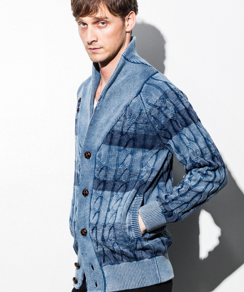 1PIU1UGUALE3  RELAX （ウノピゥウノウグァーレトレ リラックス）の「1PIU1UGUALE3 RELAX(ウノピゥウノウグァーレトレ)先染めケーブルショールカーディガン（カーディガン/ボレロ・メンズ・インディゴブルー・X-LARGE/SMALL/MEDIUM/LARGE）」の4枚目の写真