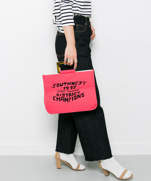 UR SELECT(ユーアールセレクト)の「ユニフォーム刺繍トート(ハンドバッグ・レディース・ホワイト/ブラウン/レッド/グリーン・FREE)」の1枚目の写真