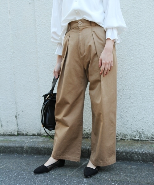 PAGEBOY(ページボーイ)の「チノワイドパンツ(チノパンツ・レディース・ベージュ/カーキ/マスタード・SMALL/MEDIUM)」の2枚目の写真