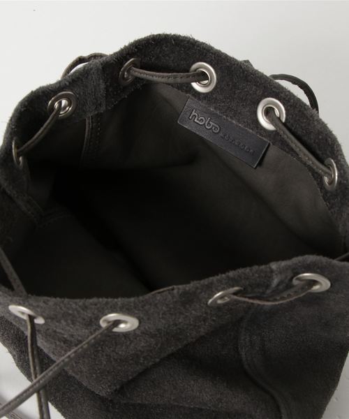 hobo（ホーボー）の「【HOBO】 CL DRAW BAG（ショルダーバッグ・メンズ・ブラック/チャコールグレー・FREE）」の5枚目の写真