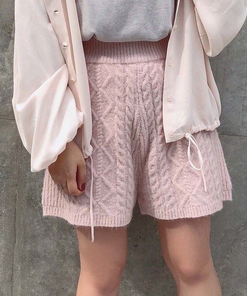 one after another NICE CLAUP（ワンアフターアナザーナイスクラップ）の「ケーブルニットショートパンツ（その他パンツ・レディース・アイボリー/ベージュ/ピンク・FREE）」の3枚目の写真