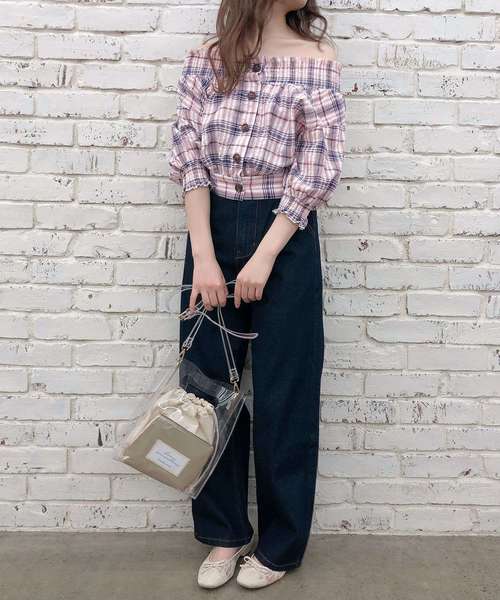 one after another NICE CLAUP(ワンアフターアナザーナイスクラップ)の「シャーリングオフショルブラウス(シャツ/ブラウス・レディース・オフホワイト/ベージュ系その他/ブルー系その他/ピンク系その他・FREE)」の6枚目の写真