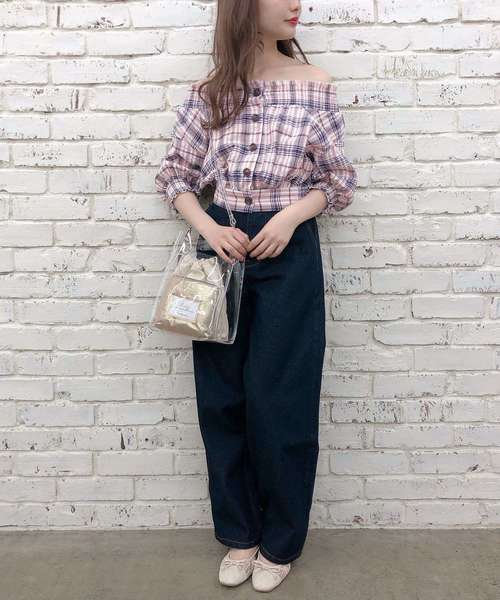 one after another NICE CLAUP(ワンアフターアナザーナイスクラップ)の「シャーリングオフショルブラウス(シャツ/ブラウス・レディース・オフホワイト/ベージュ系その他/ブルー系その他/ピンク系その他・FREE)」の7枚目の写真