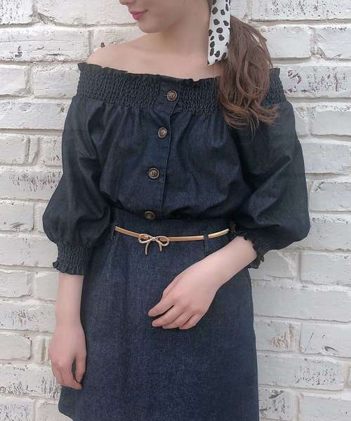 one after another NICE CLAUP(ワンアフターアナザーナイスクラップ)の「シャーリングオフショルブラウス(シャツ/ブラウス・レディース・オフホワイト/ベージュ系その他/ブルー系その他/ピンク系その他・FREE)」の15枚目の写真