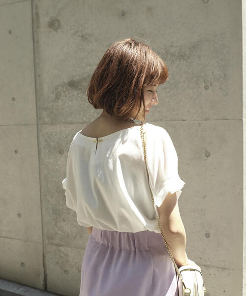 EMMEL REFINES(エメルリファインズ)の「〔ハンドウォッシャブル〕FC HW 袖タック バックパーツブラウス(シャツ/ブラウス・レディース・ベージュ/ピンク/オフホワイト/オリーブ・FREE)」の1枚目の写真