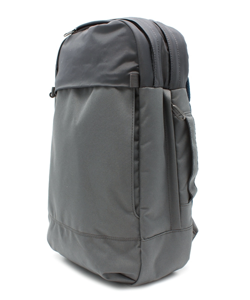 BEAMS（ビームス）の「INCASE / CAMPUS BACKPACK（バックパック/リュック・メンズ・チャコールグレー/ブラック・ONE SIZE）」の4枚目の写真