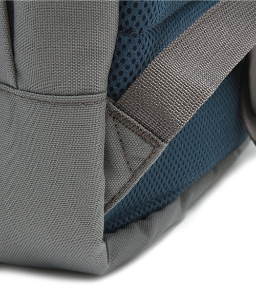 BEAMS（ビームス）の「INCASE / CAMPUS BACKPACK（バックパック/リュック・メンズ・チャコールグレー/ブラック・ONE SIZE）」の8枚目の写真