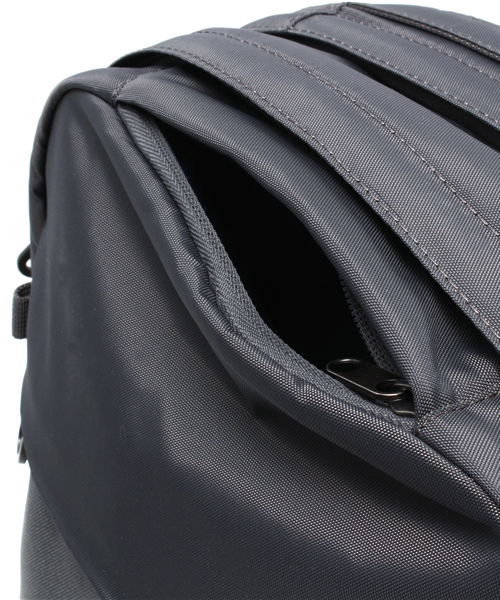 BEAMS（ビームス）の「INCASE / CAMPUS BACKPACK（バックパック/リュック・メンズ・チャコールグレー/ブラック・ONE SIZE）」の12枚目の写真