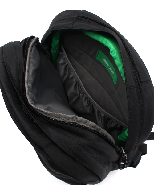 BEAMS（ビームス）の「INCASE / CAMPUS BACKPACK（バックパック/リュック・メンズ・チャコールグレー/ブラック・ONE SIZE）」の16枚目の写真