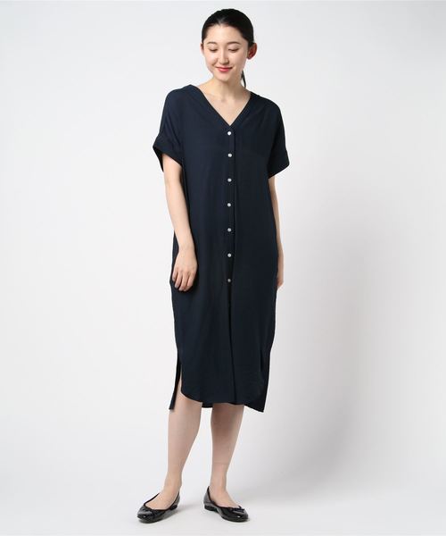TRUDEA(トルディア)の「バックツイスト シャツワンピース(ワンピース・レディース・ネイビー/グリーン/アイボリー/ワインレッド・MEDIUM)」の3枚目の写真