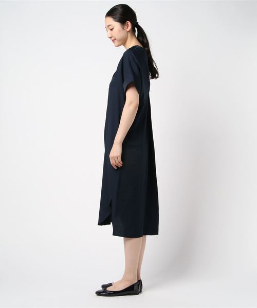 TRUDEA(トルディア)の「バックツイスト シャツワンピース(ワンピース・レディース・ネイビー/グリーン/アイボリー/ワインレッド・MEDIUM)」の6枚目の写真