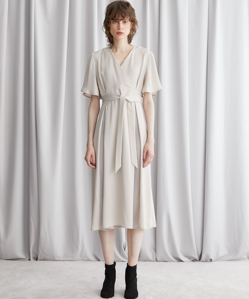 STUDIOUS(ステュディオス)の「【STUDIOUS】カシュクールプリーツコンビ2WAYワンピース(ワンピース・レディース・ブラック/ブラウン/ライトベージュ・FREE)」の4枚目の写真