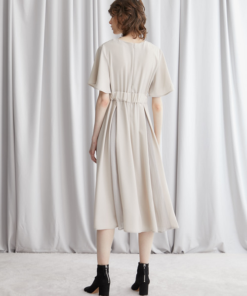 STUDIOUS(ステュディオス)の「【STUDIOUS】カシュクールプリーツコンビ2WAYワンピース(ワンピース・レディース・ブラック/ブラウン/ライトベージュ・FREE)」の6枚目の写真